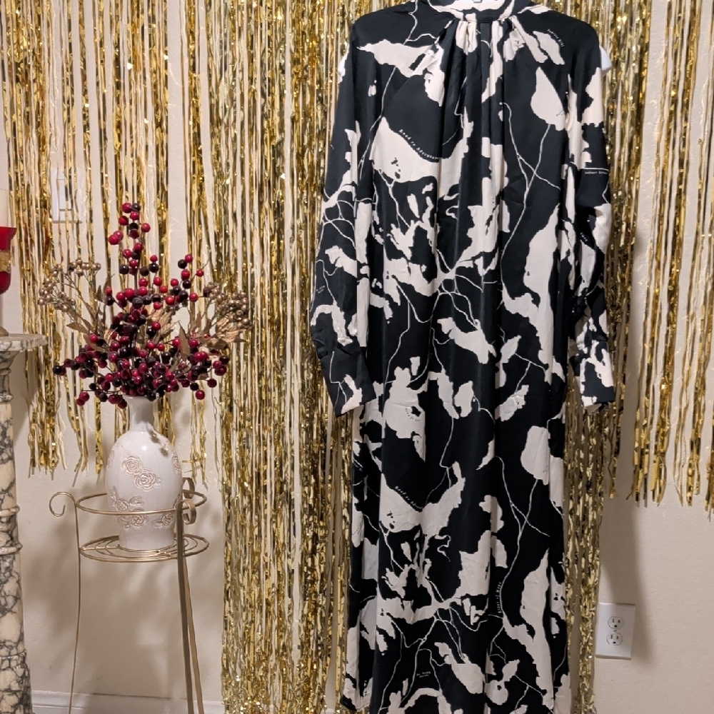 Elegant Black and White Women's Dress - Picture 15 of 15
